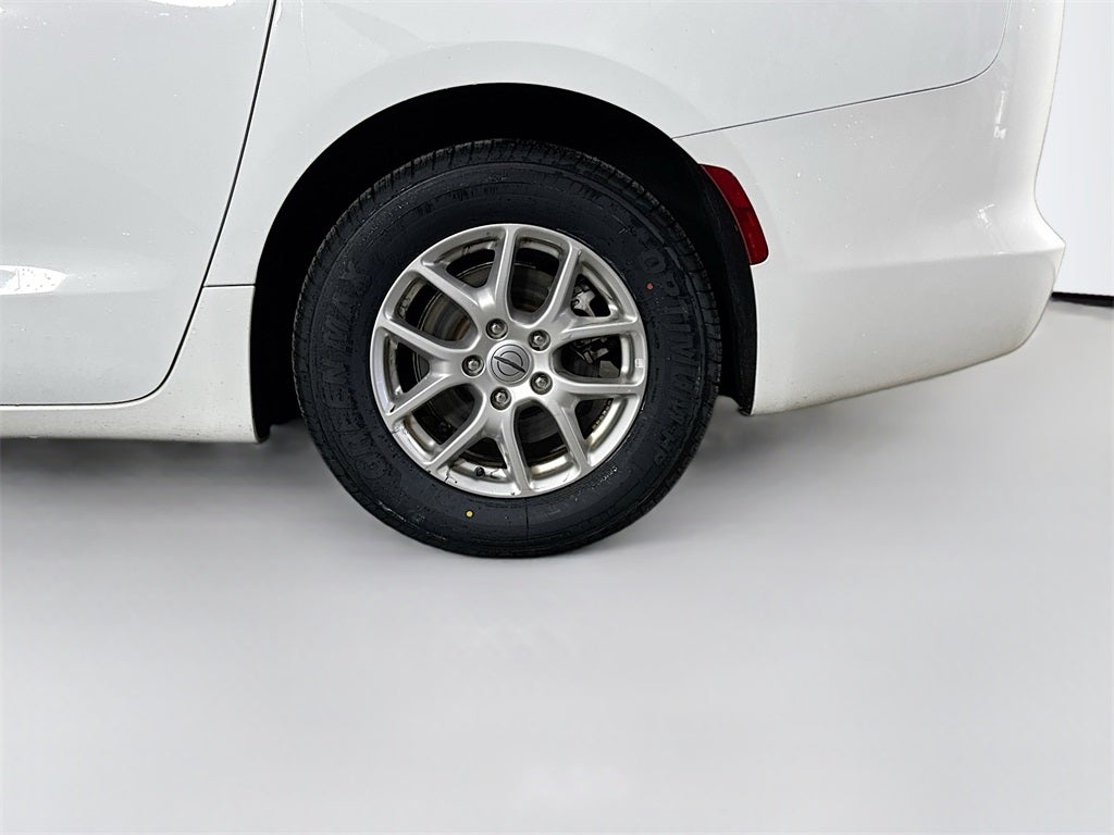 2022 Chrysler Voyager LX