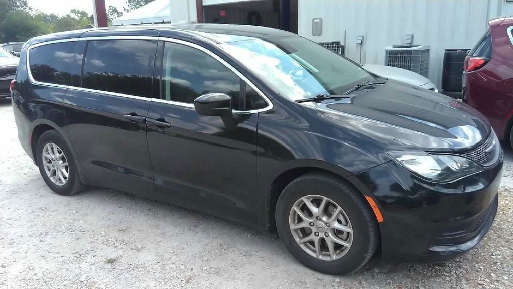 2023 Chrysler Voyager LX