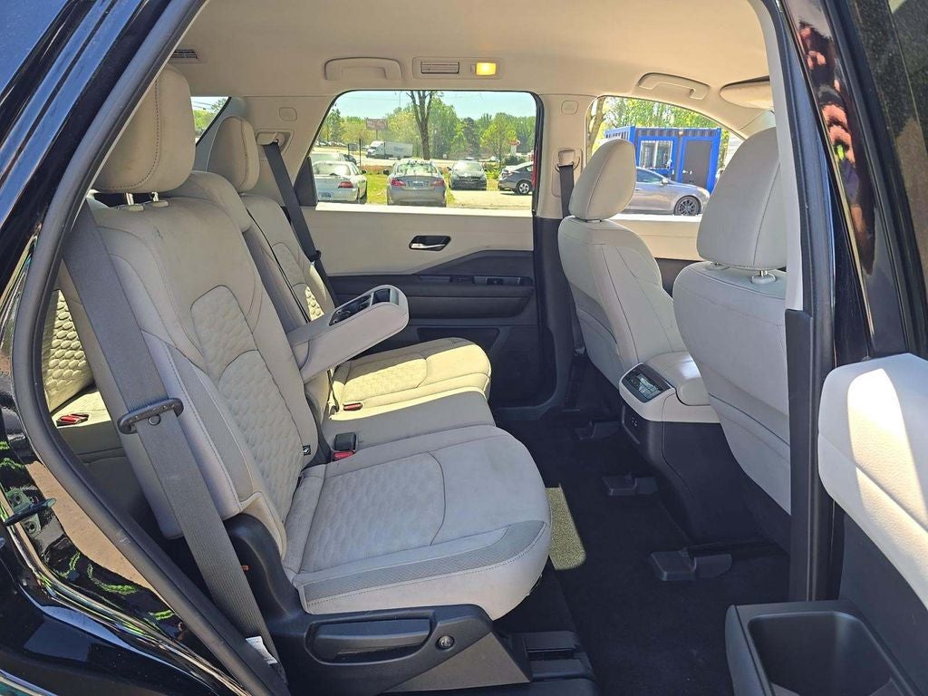 2022 Nissan Pathfinder SV