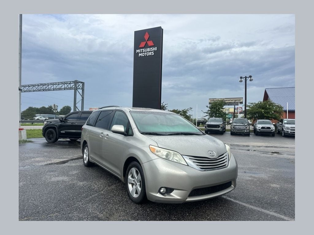 2016 Toyota Sienna LE 8 Passenger