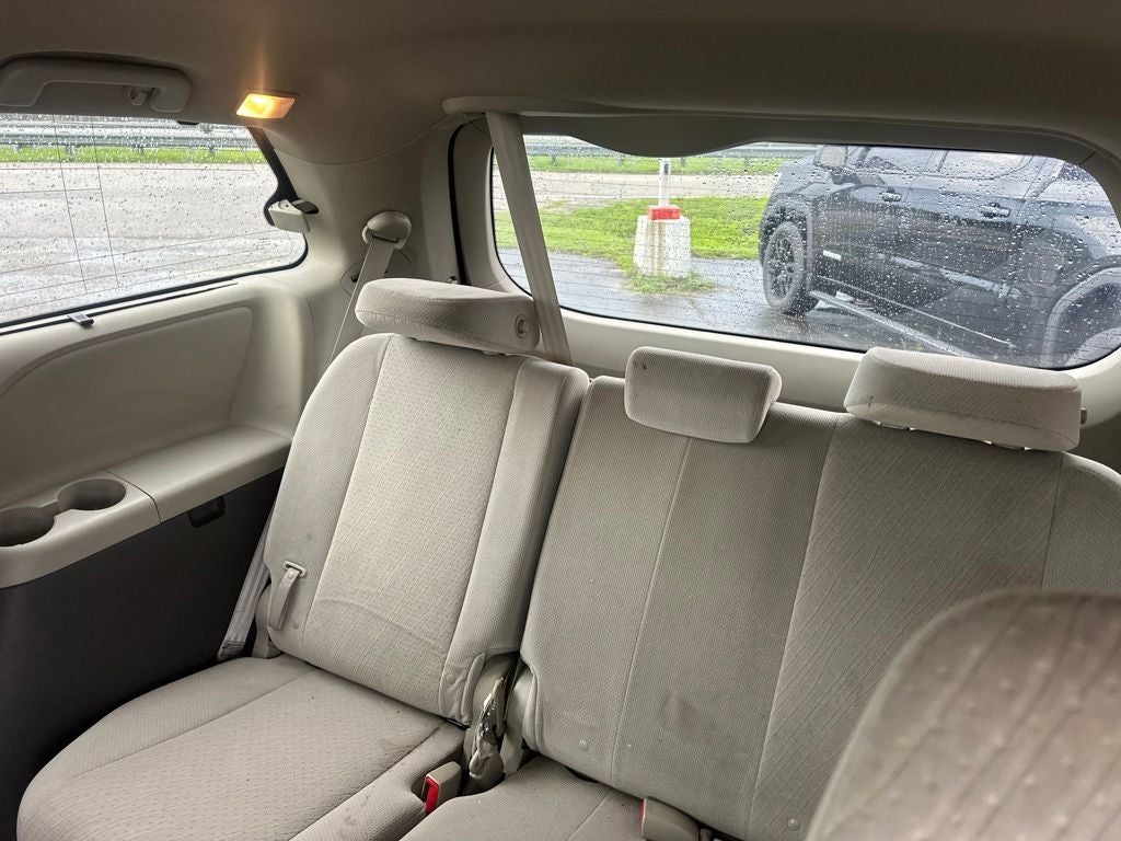 2016 Toyota Sienna LE 8 Passenger