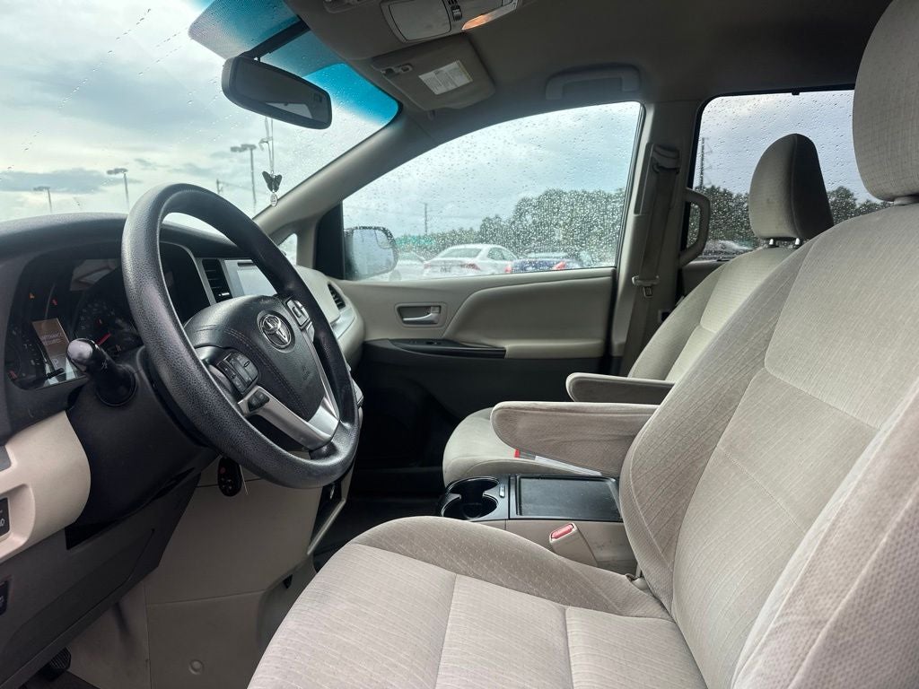 2016 Toyota Sienna LE 8 Passenger