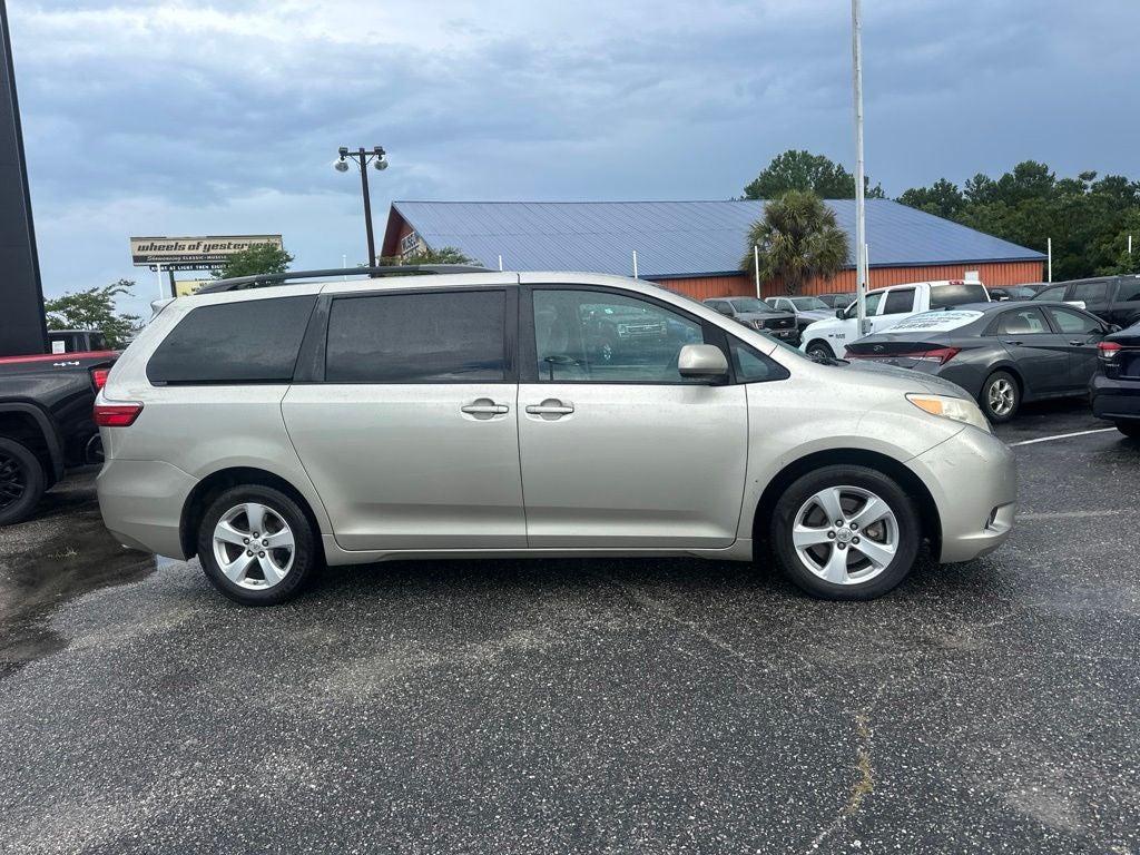 2016 Toyota Sienna LE 8 Passenger
