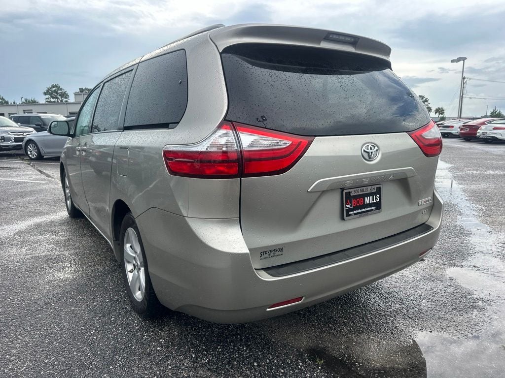 2016 Toyota Sienna LE 8 Passenger