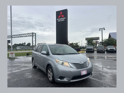 2015 Toyota Sienna LE 8 Passenger