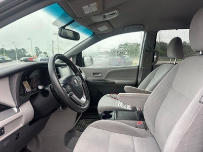 2015 Toyota Sienna LE 8 Passenger