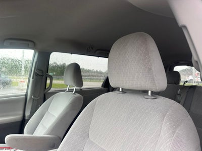 2015 Toyota Sienna LE 8 Passenger
