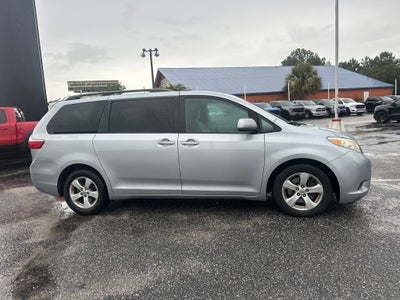 2015 Toyota Sienna LE 8 Passenger