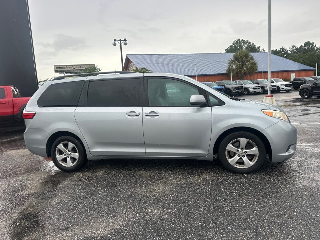 2015 Toyota Sienna LE 8 Passenger