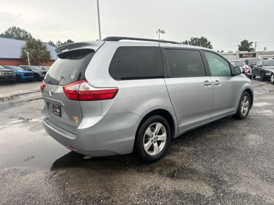 2015 Toyota Sienna LE 8 Passenger