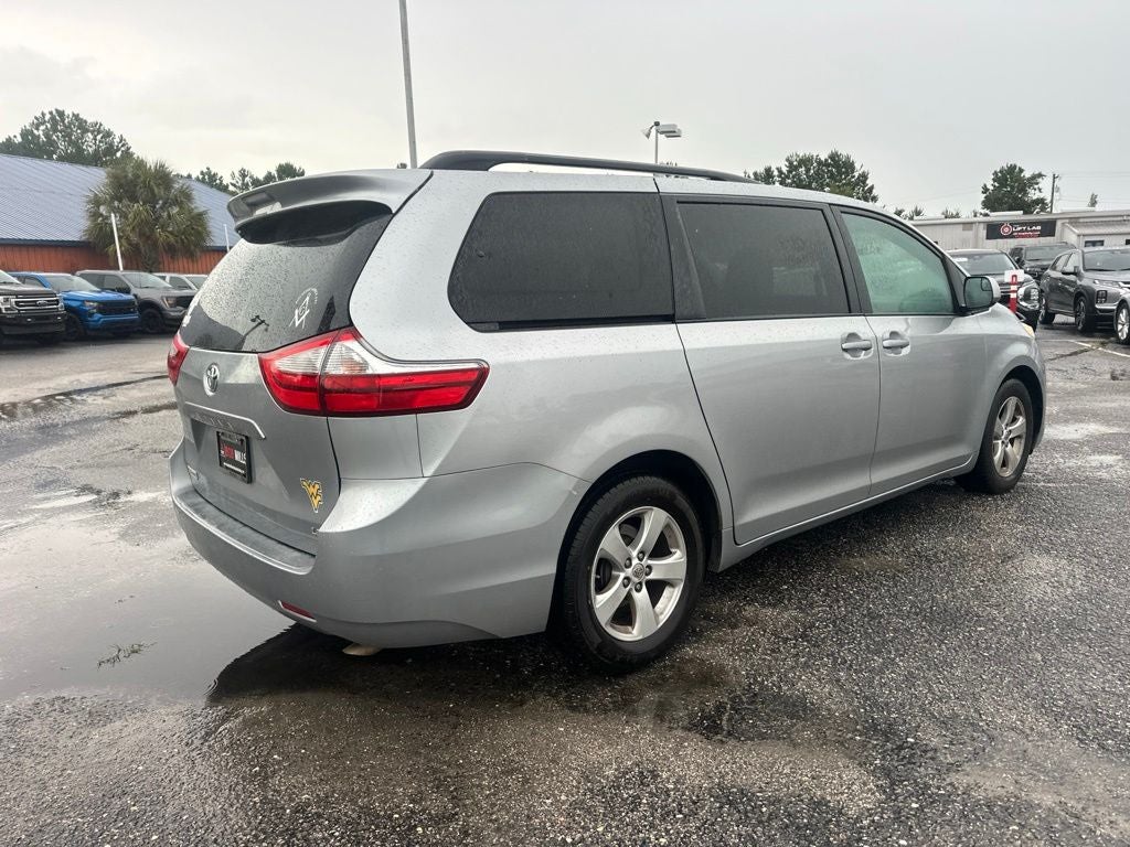2015 Toyota Sienna LE 8 Passenger