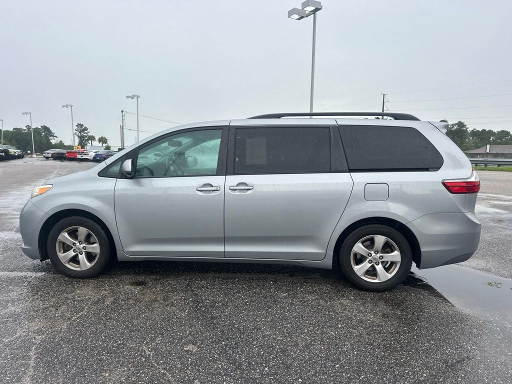 2015 Toyota Sienna LE 8 Passenger