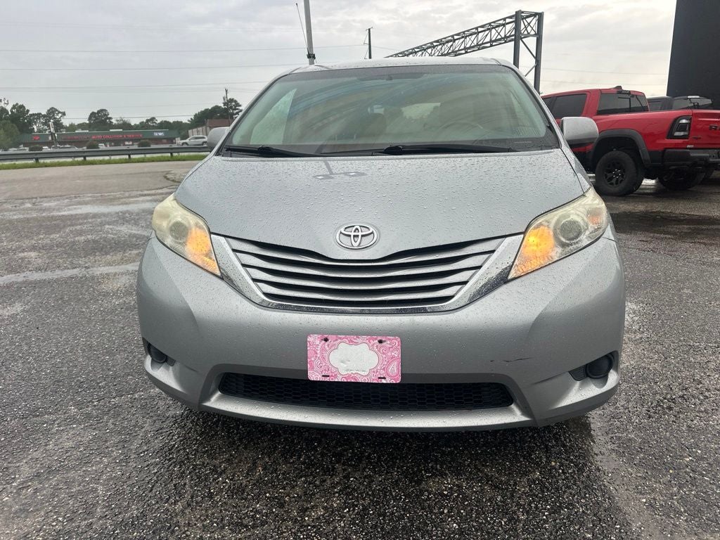 2015 Toyota Sienna LE 8 Passenger