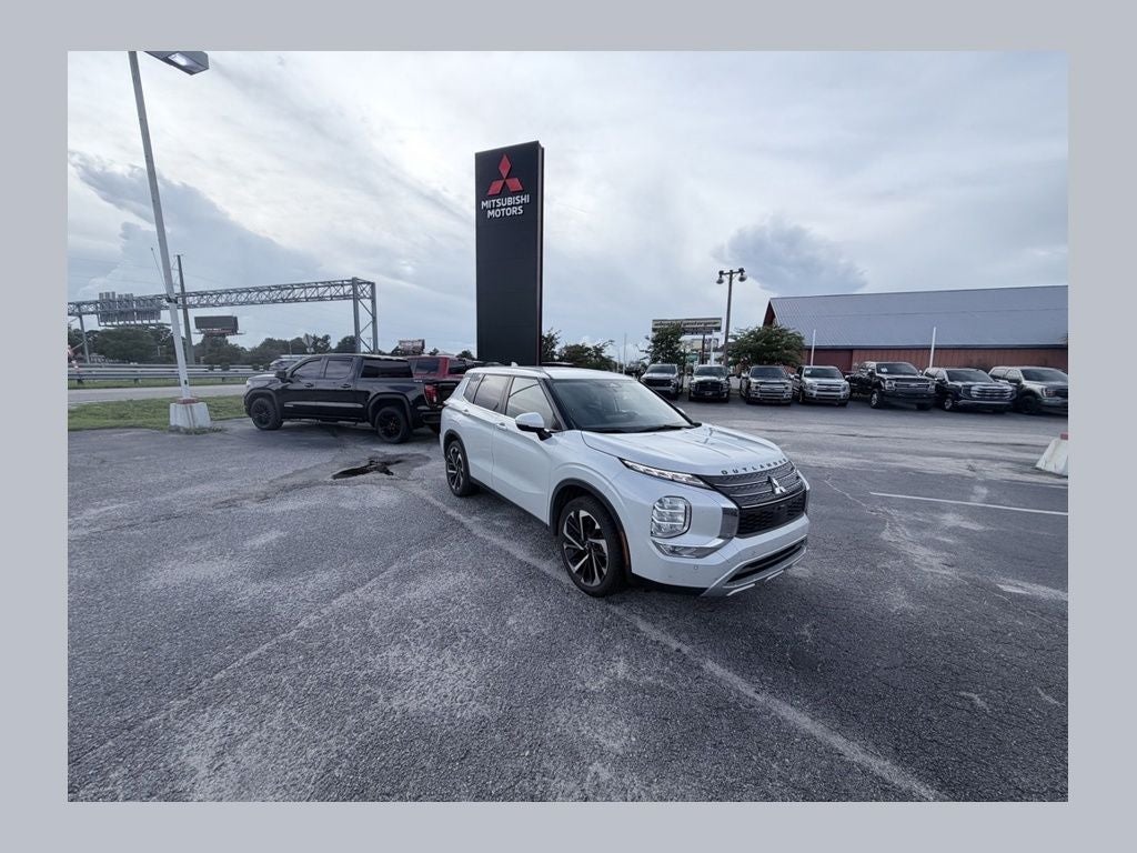 2023 Mitsubishi Outlander SE