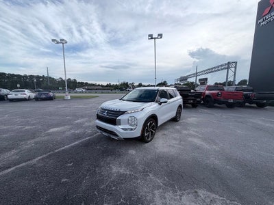 2023 Mitsubishi Outlander SE