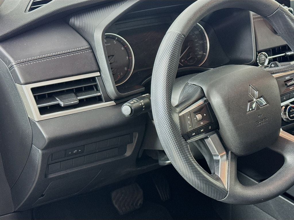 2024 Mitsubishi Outlander ES