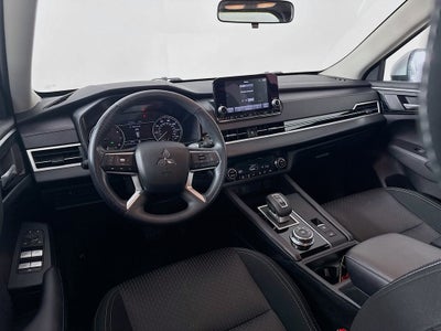 2024 Mitsubishi Outlander ES