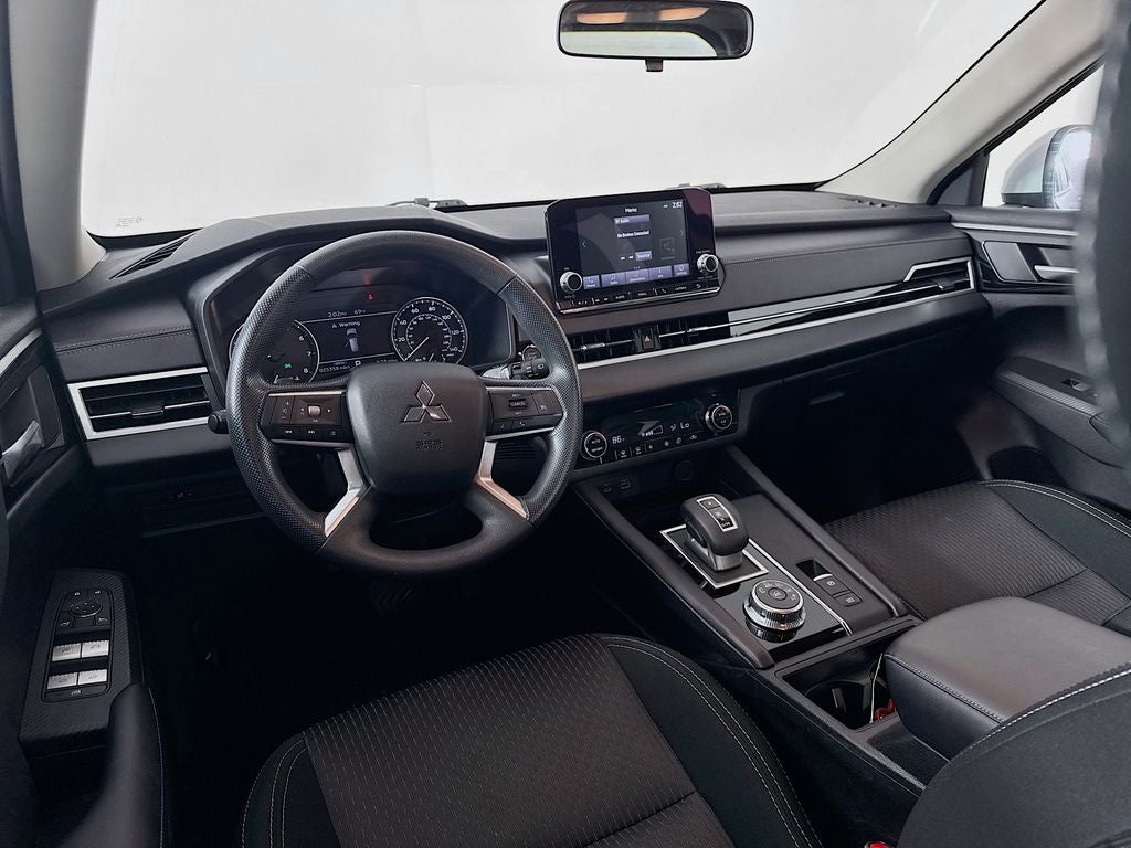 2024 Mitsubishi Outlander ES