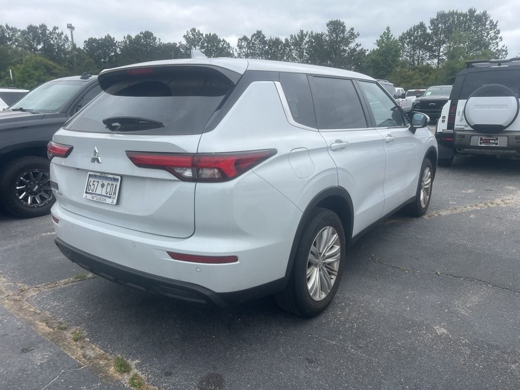 2024 Mitsubishi Outlander ES