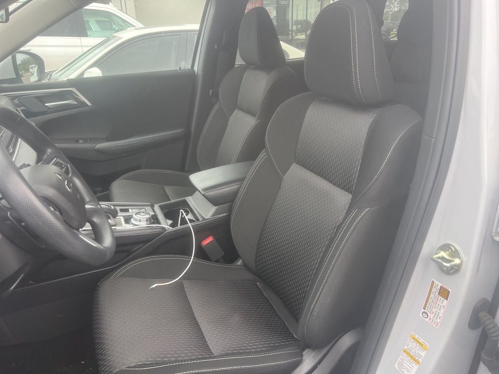 2024 Mitsubishi Outlander ES