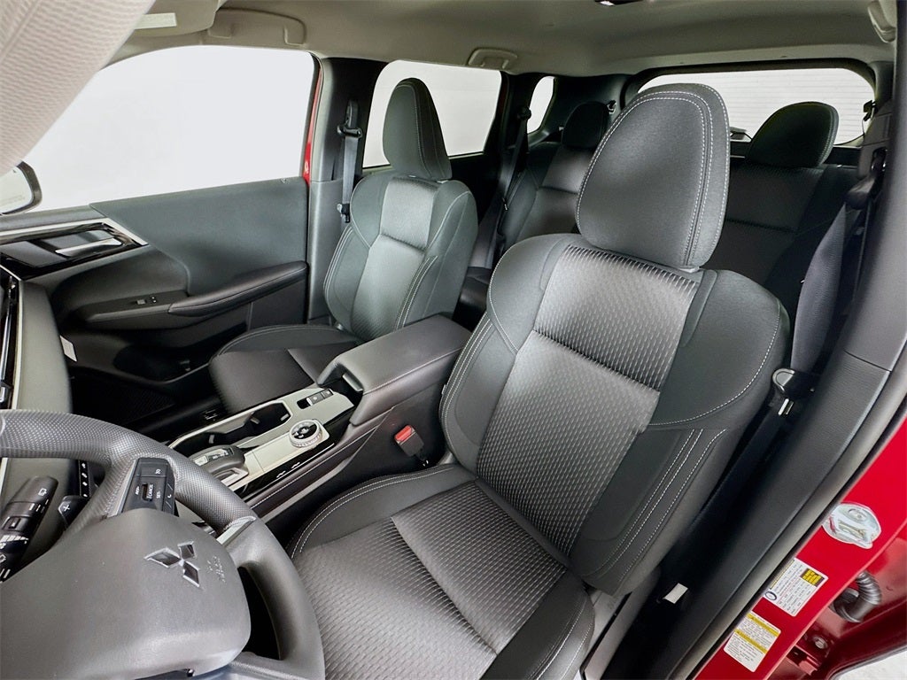 2025 Mitsubishi Outlander ES