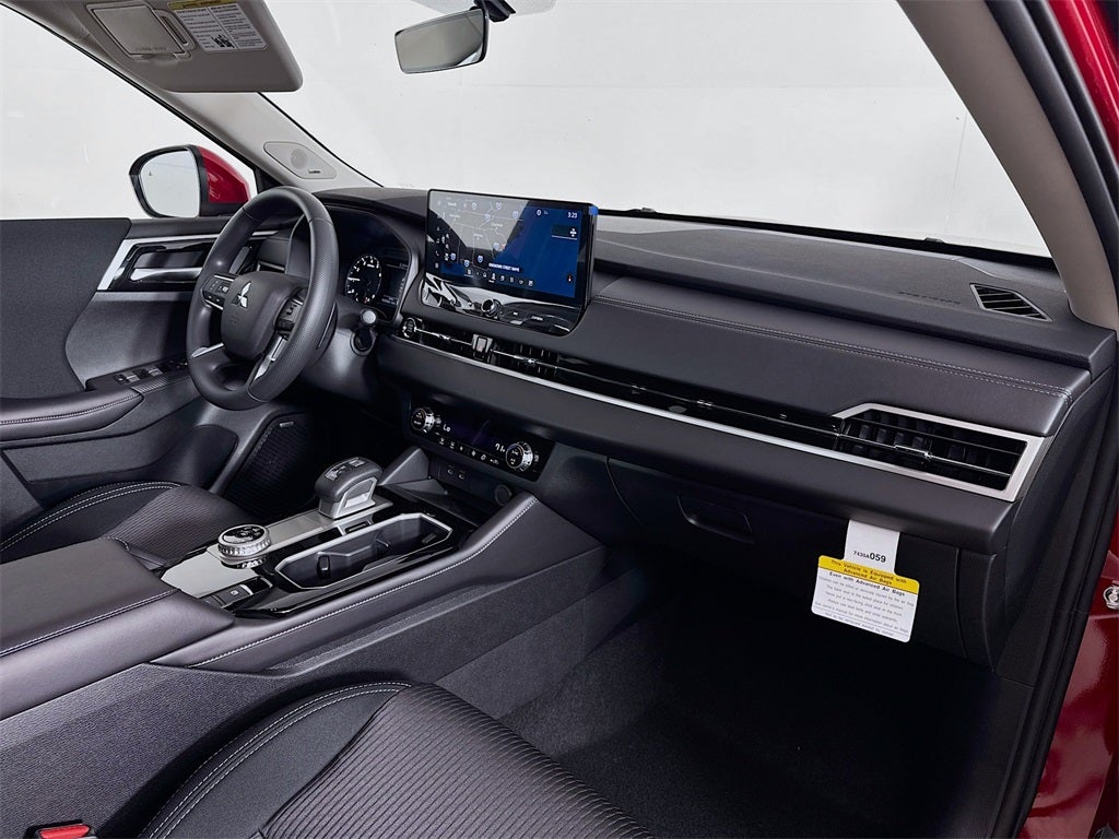 2025 Mitsubishi Outlander ES