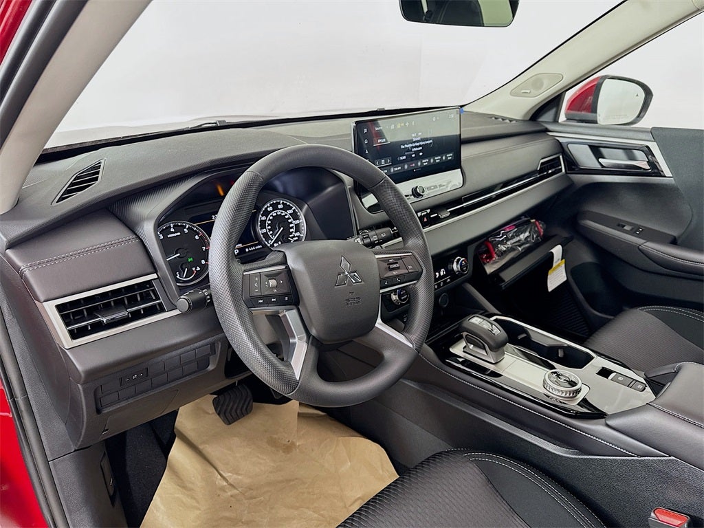 2025 Mitsubishi Outlander ES
