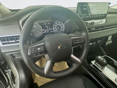 2026 Mitsubishi Outlander ES