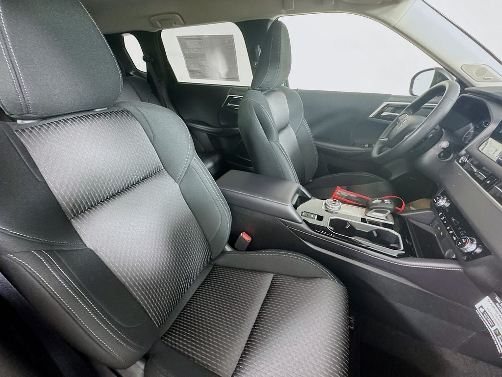 2026 Mitsubishi Outlander ES