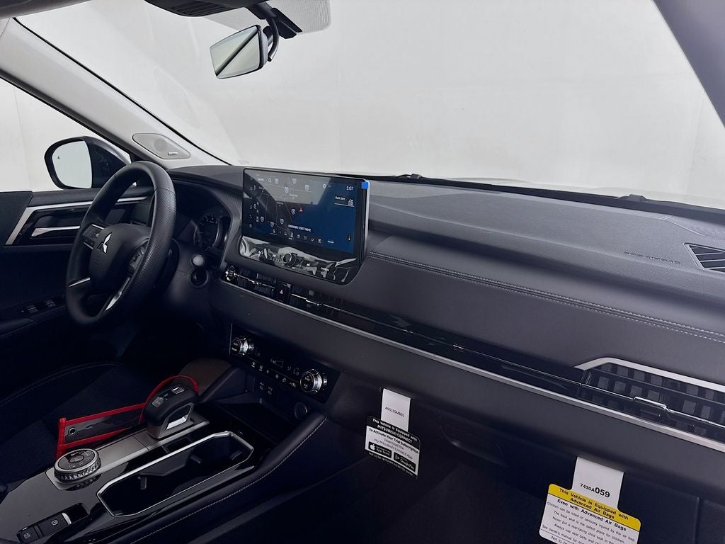2026 Mitsubishi Outlander ES