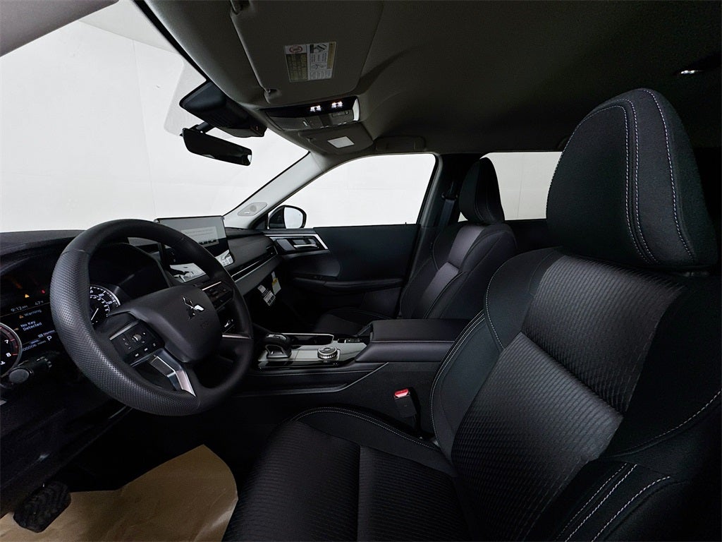 2026 Mitsubishi Outlander ES