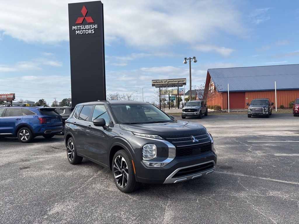 2024 Mitsubishi Outlander SE