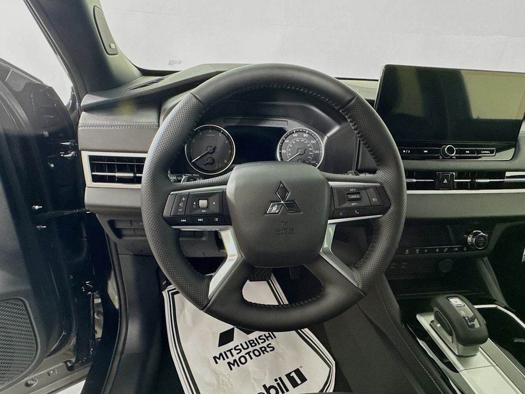 2026 Mitsubishi Outlander LE