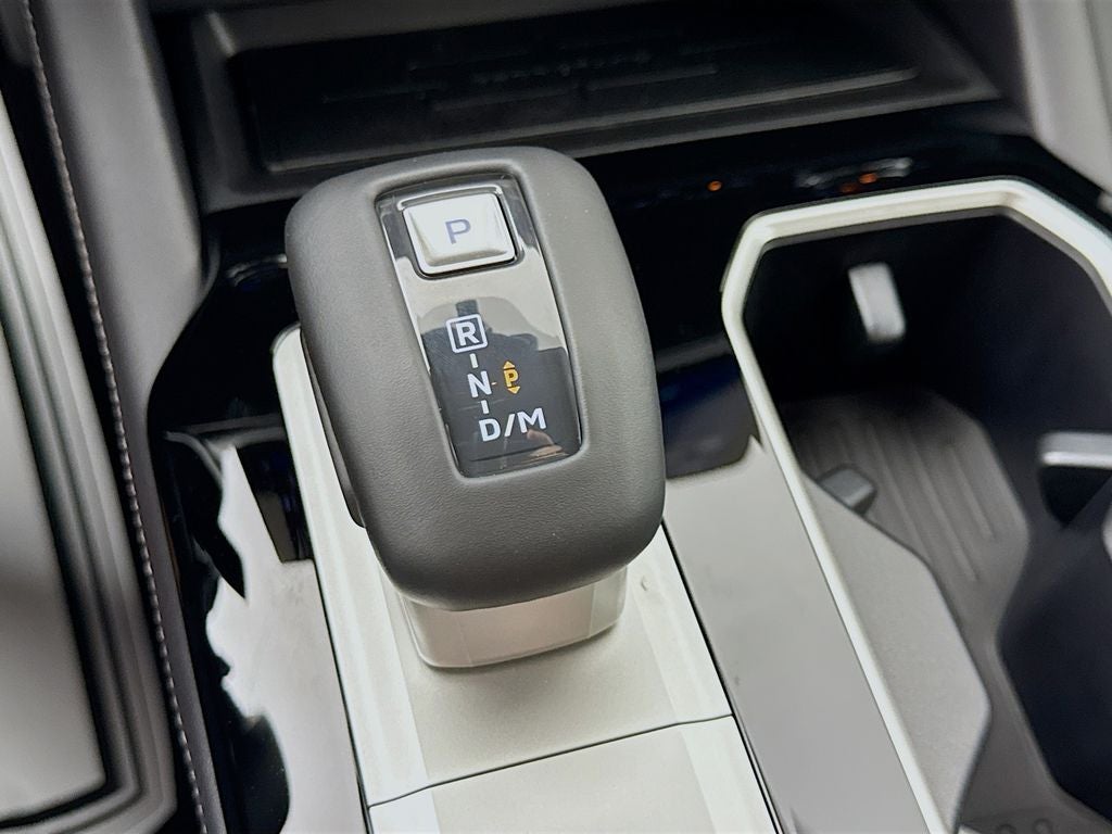 2026 Mitsubishi Outlander LE