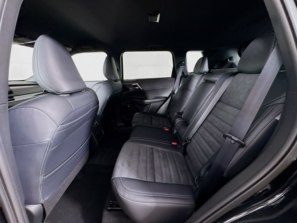 2026 Mitsubishi Outlander LE