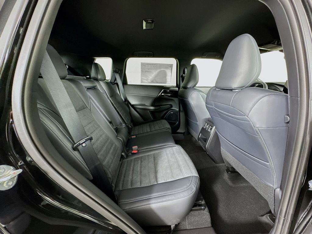 2026 Mitsubishi Outlander LE