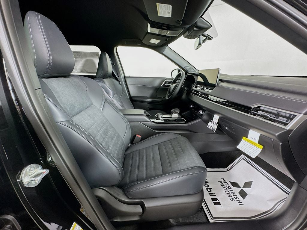2026 Mitsubishi Outlander LE