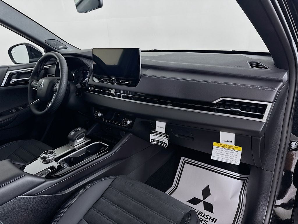 2026 Mitsubishi Outlander LE