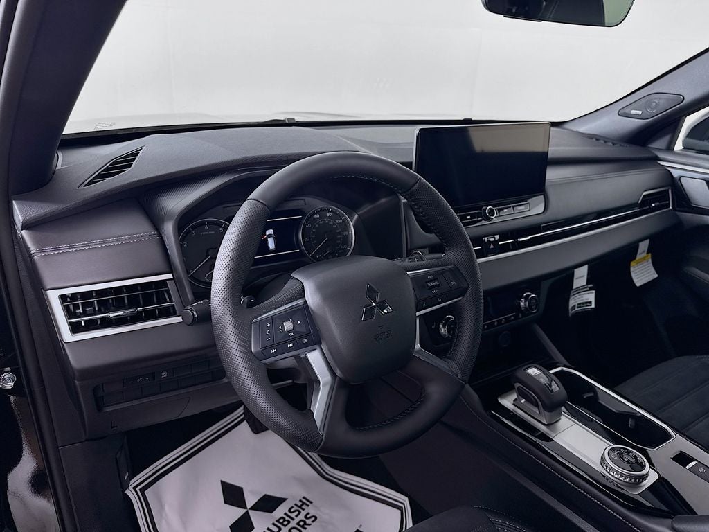 2026 Mitsubishi Outlander LE