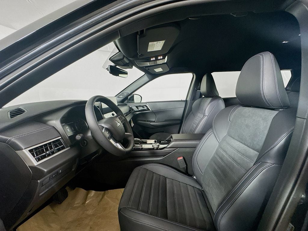 2026 Mitsubishi Outlander LE