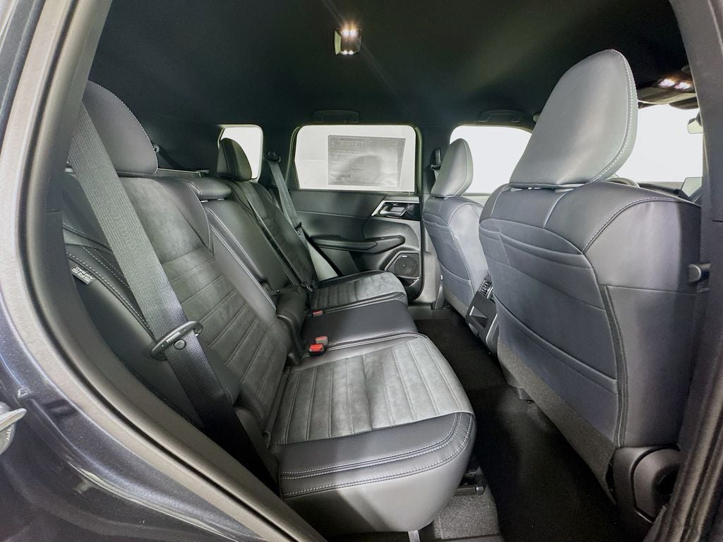 2026 Mitsubishi Outlander LE
