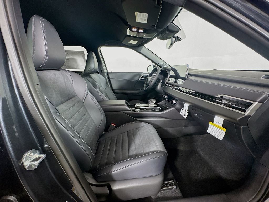2026 Mitsubishi Outlander LE