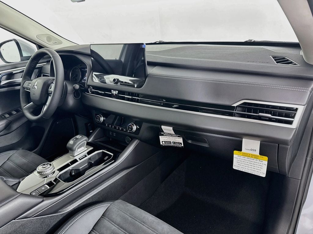 2026 Mitsubishi Outlander SE