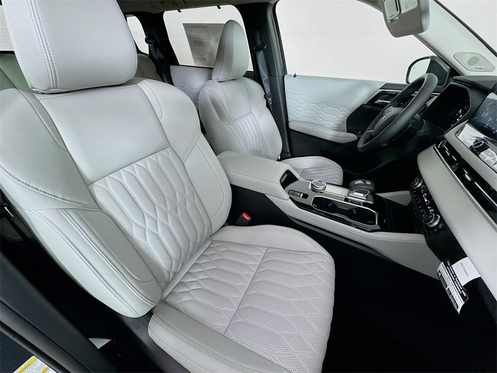 2025 Mitsubishi Outlander SEL