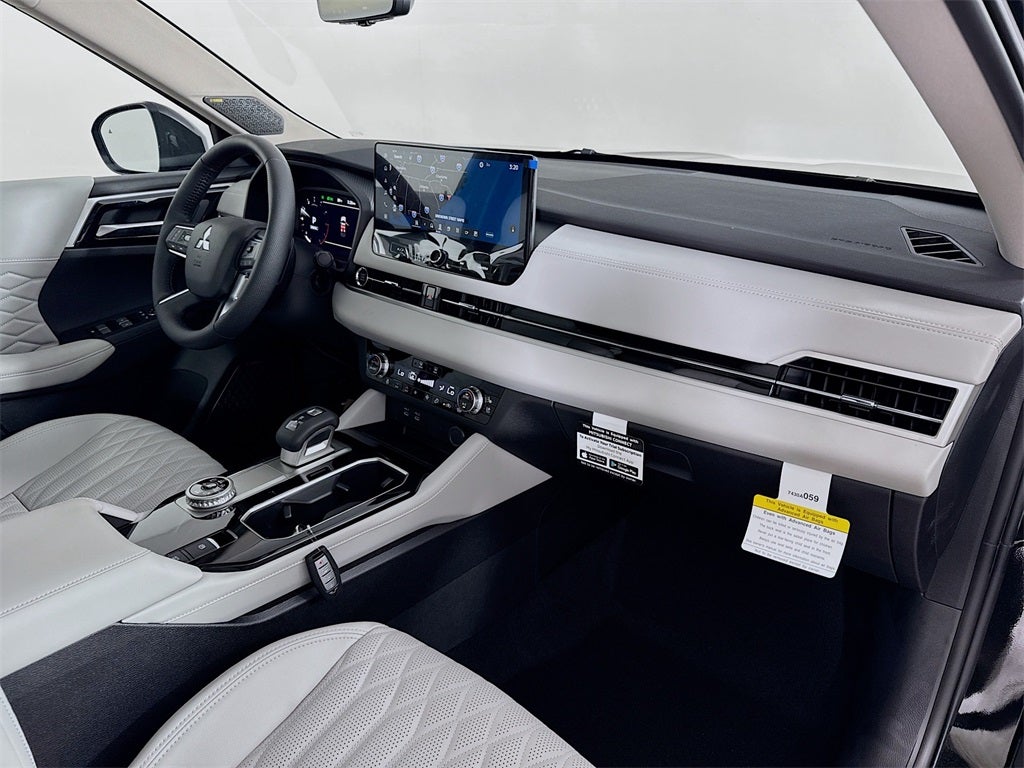 2025 Mitsubishi Outlander Platinum Edition