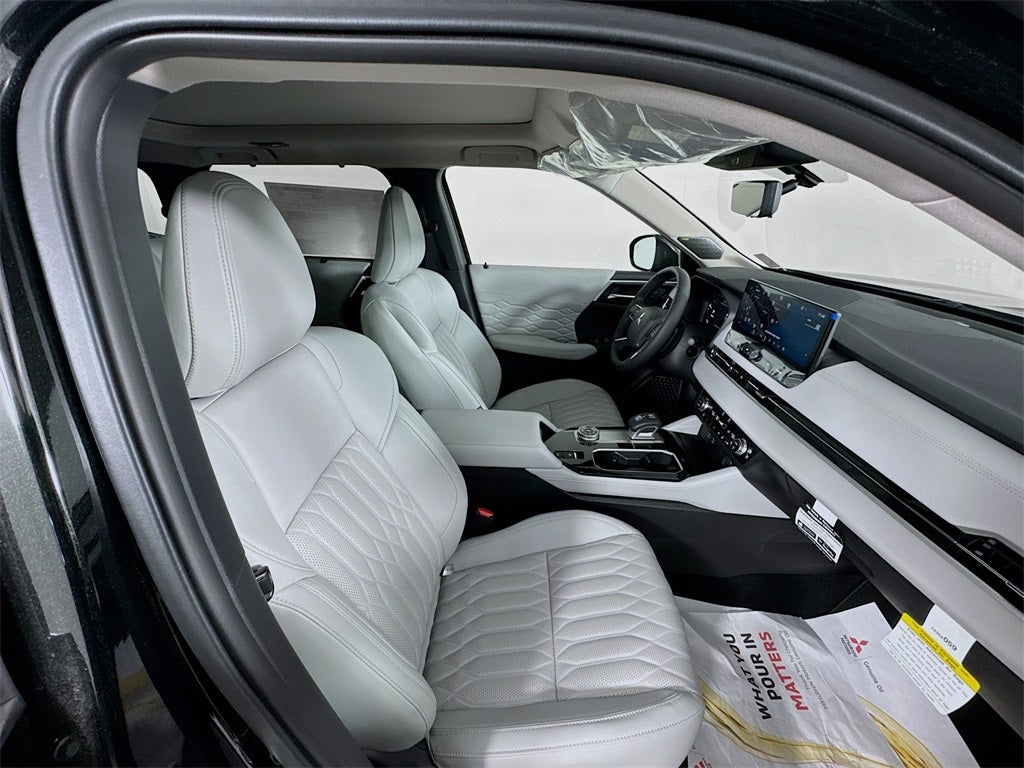 2025 Mitsubishi Outlander Platinum Edition