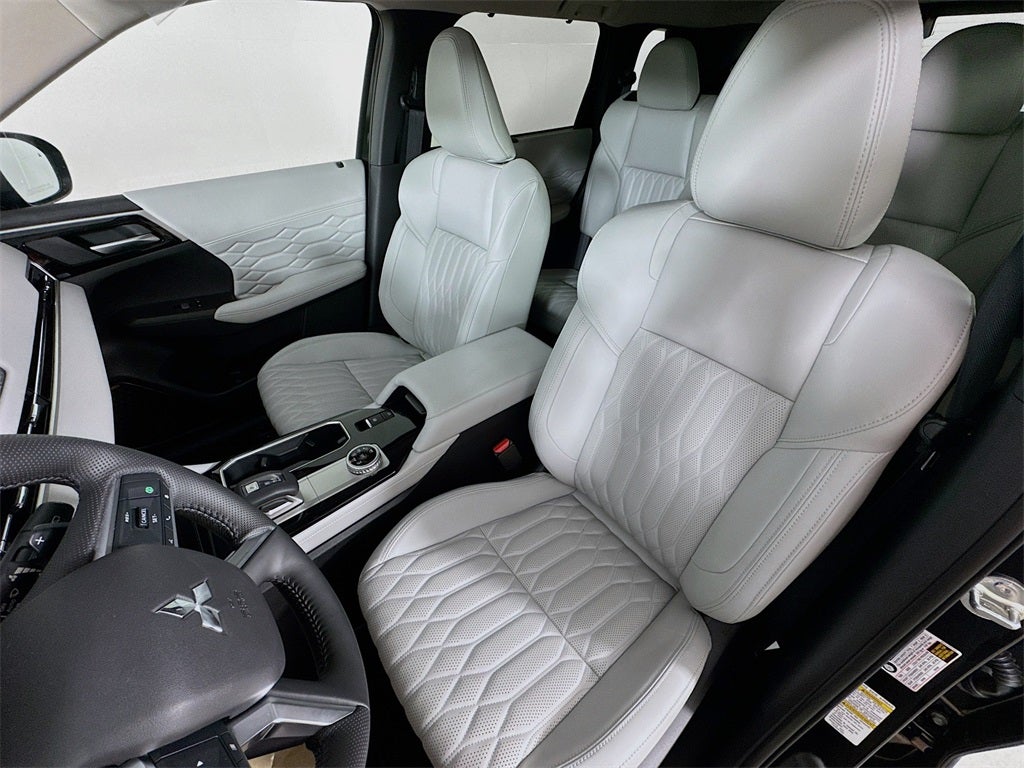 2025 Mitsubishi Outlander Platinum Edition