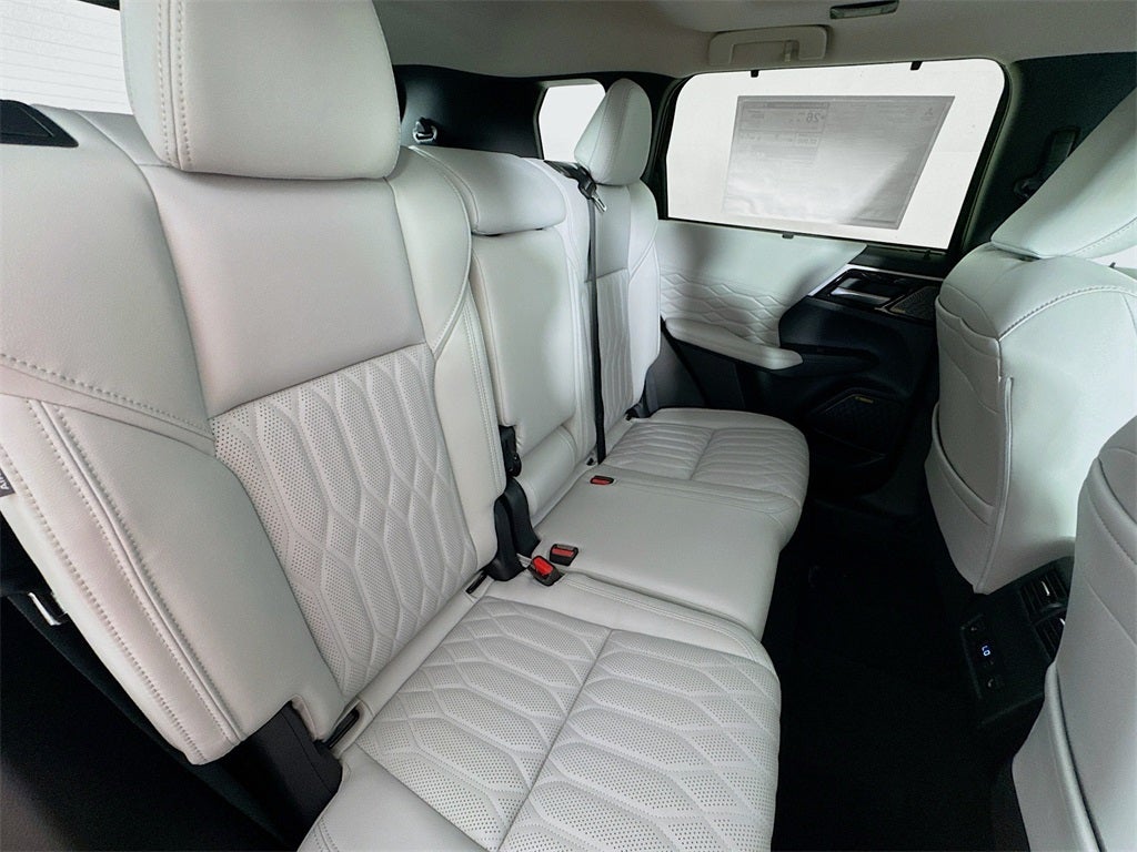 2025 Mitsubishi Outlander Platinum Edition