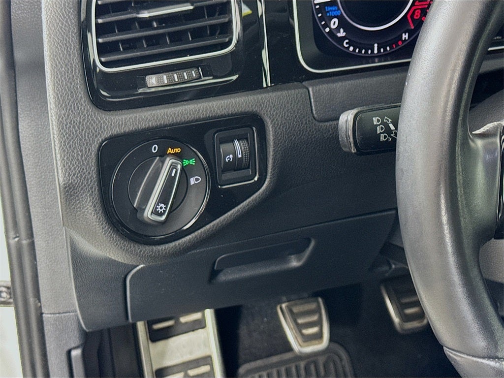 2019 Volkswagen Golf R DCC & Navigation 4Motion