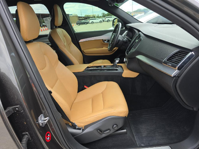 2018 Volvo XC90 T5 Momentum 5P